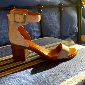 Barely worn healed sandal in baby blue leather - by Zodiac